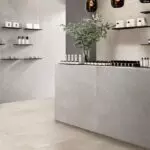 Ambiance showroom EPIKA Shell & Pearl – SUPERGRES – MagasinDeCarrelage – VAL D’OISE