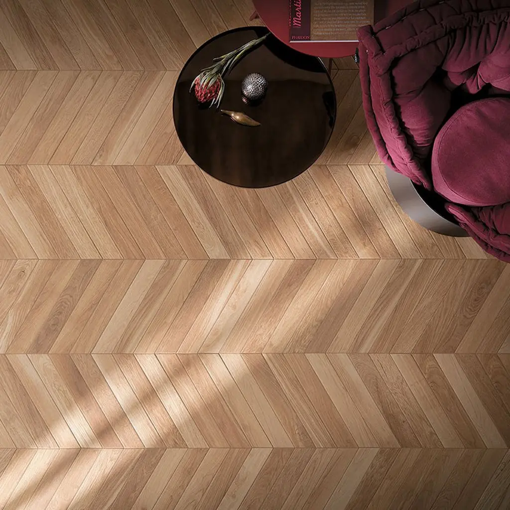 Carrelage motif chevron style parquet pour un sol élégant et graphique-Effet Parquet - VAL D'OISE, FRANCE